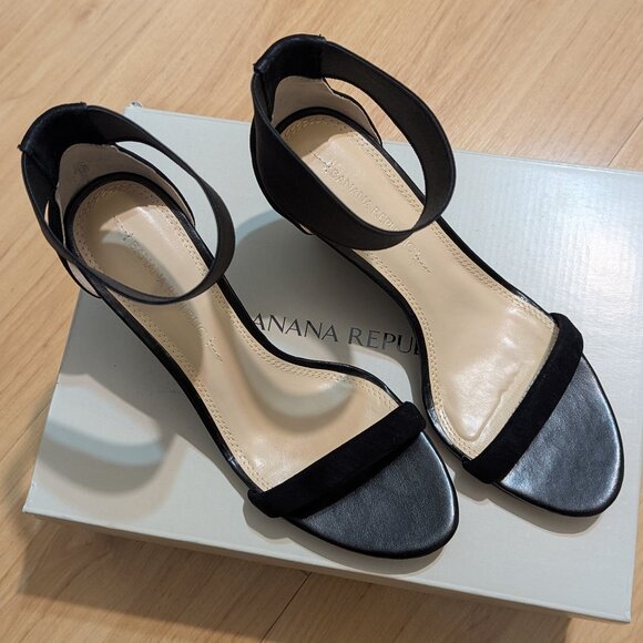 Banana Republic Black Suede Kellen Wedge 7.5 NIB - Picture 3 of 7